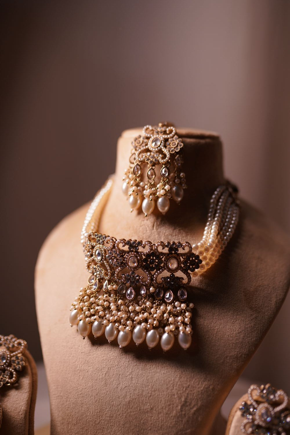 Kundan Pearl Choker Necklace Set