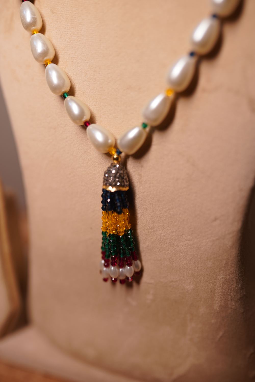 Multicolor pearl necklace set with matching earrings