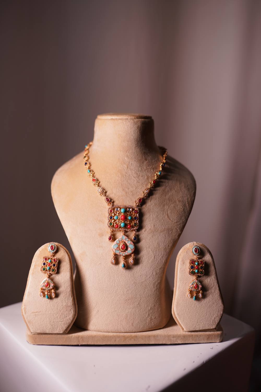 Antique gold Navratan necklace with gemstone pendant