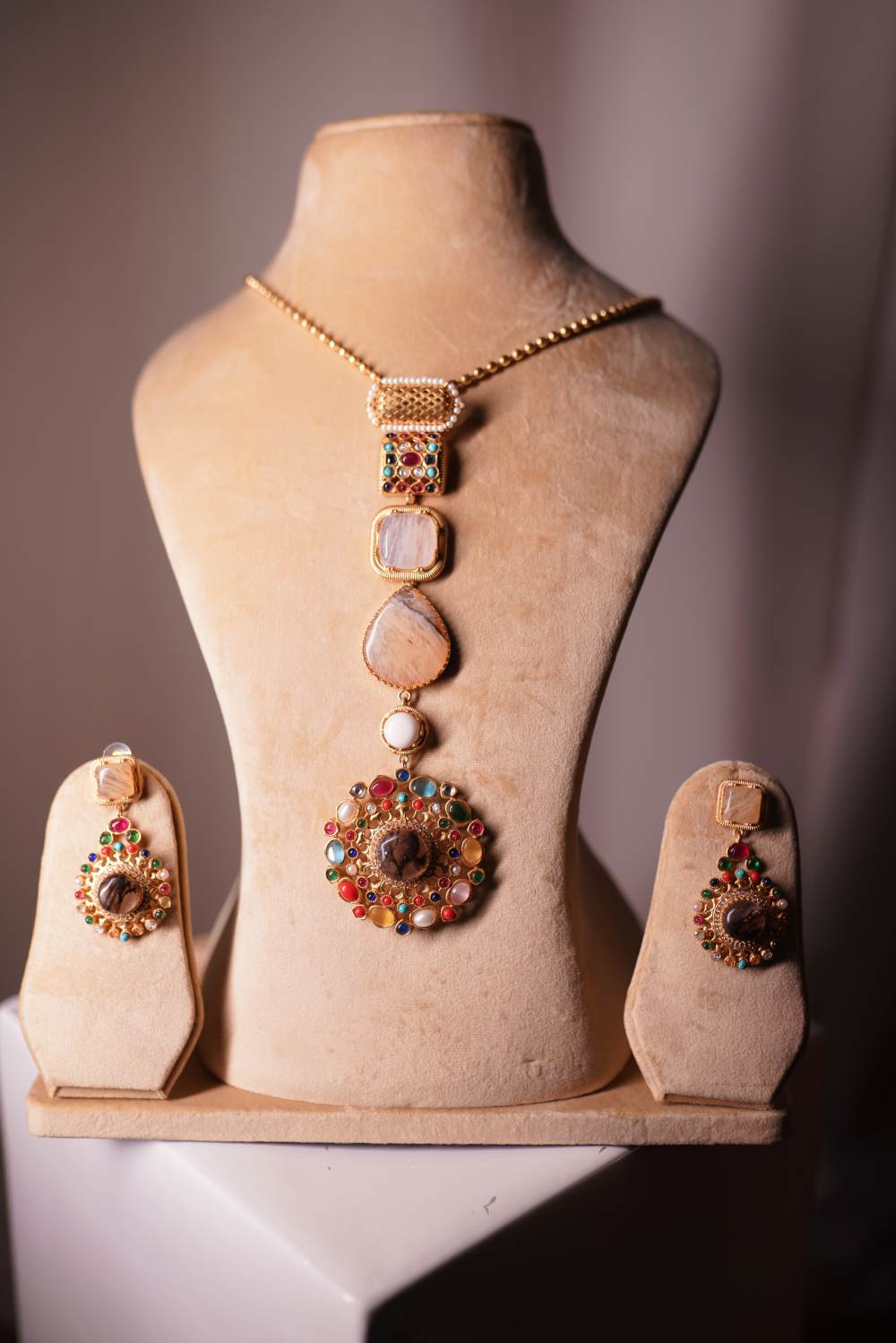 Antique gold vertical cascade gemstone necklace set