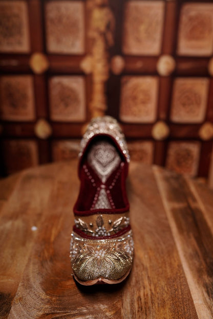 Silver Zari Velvet Juttis