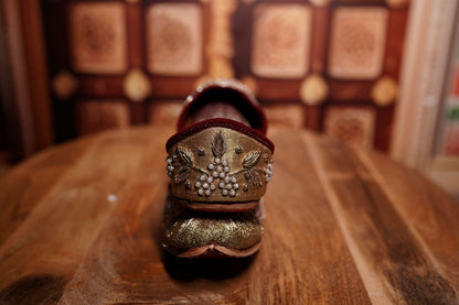 Silver Zari Velvet Juttis