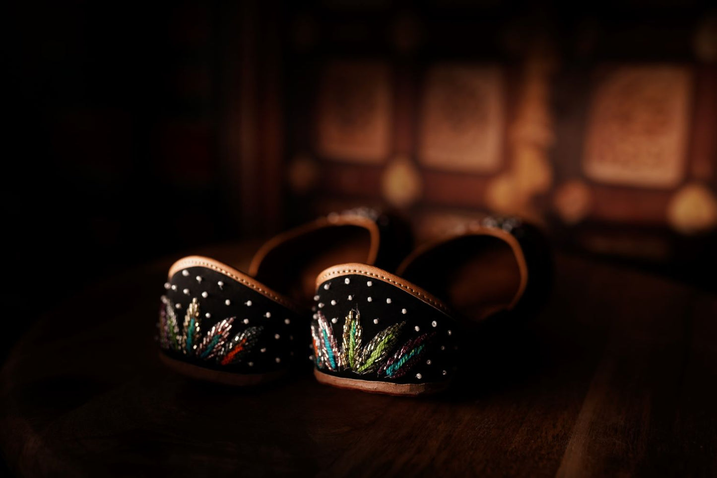 Black Embroidered Juttis