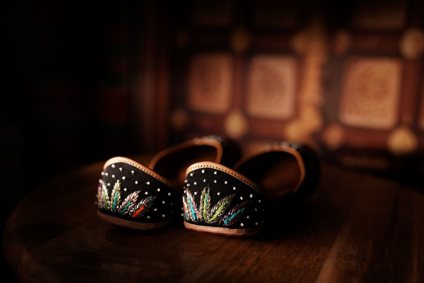 Black Embroidered Juttis