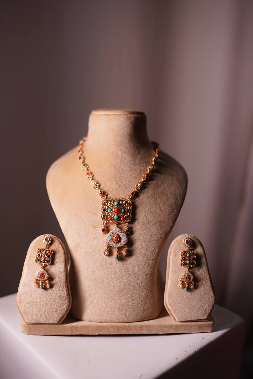 Heritage Navratan Pendant Necklace