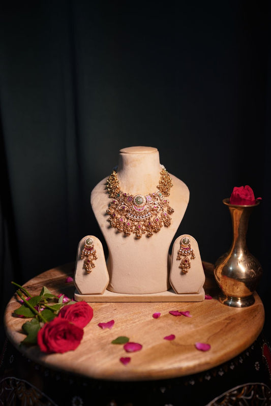 Elegant temple jewellery choker necklace set in antique gold