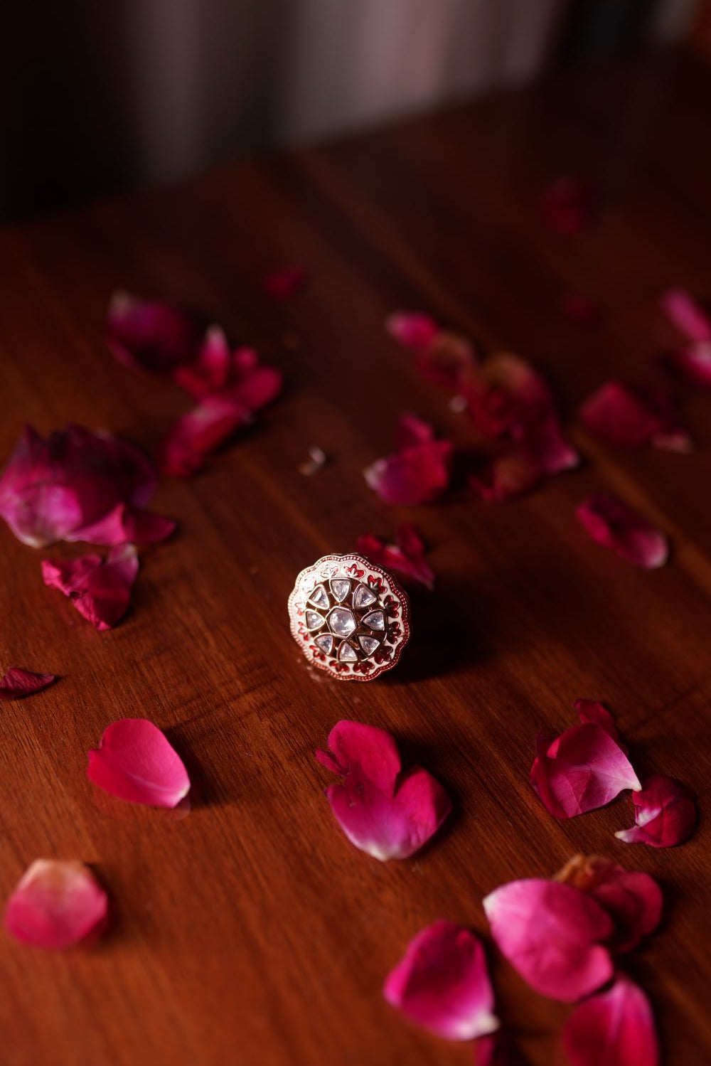 Floral diamond ring with sparkling diamond accents