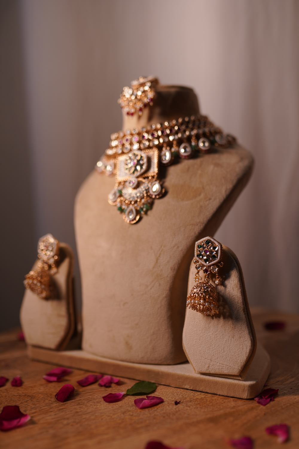 Luxe Kundan necklace set with matching earrings