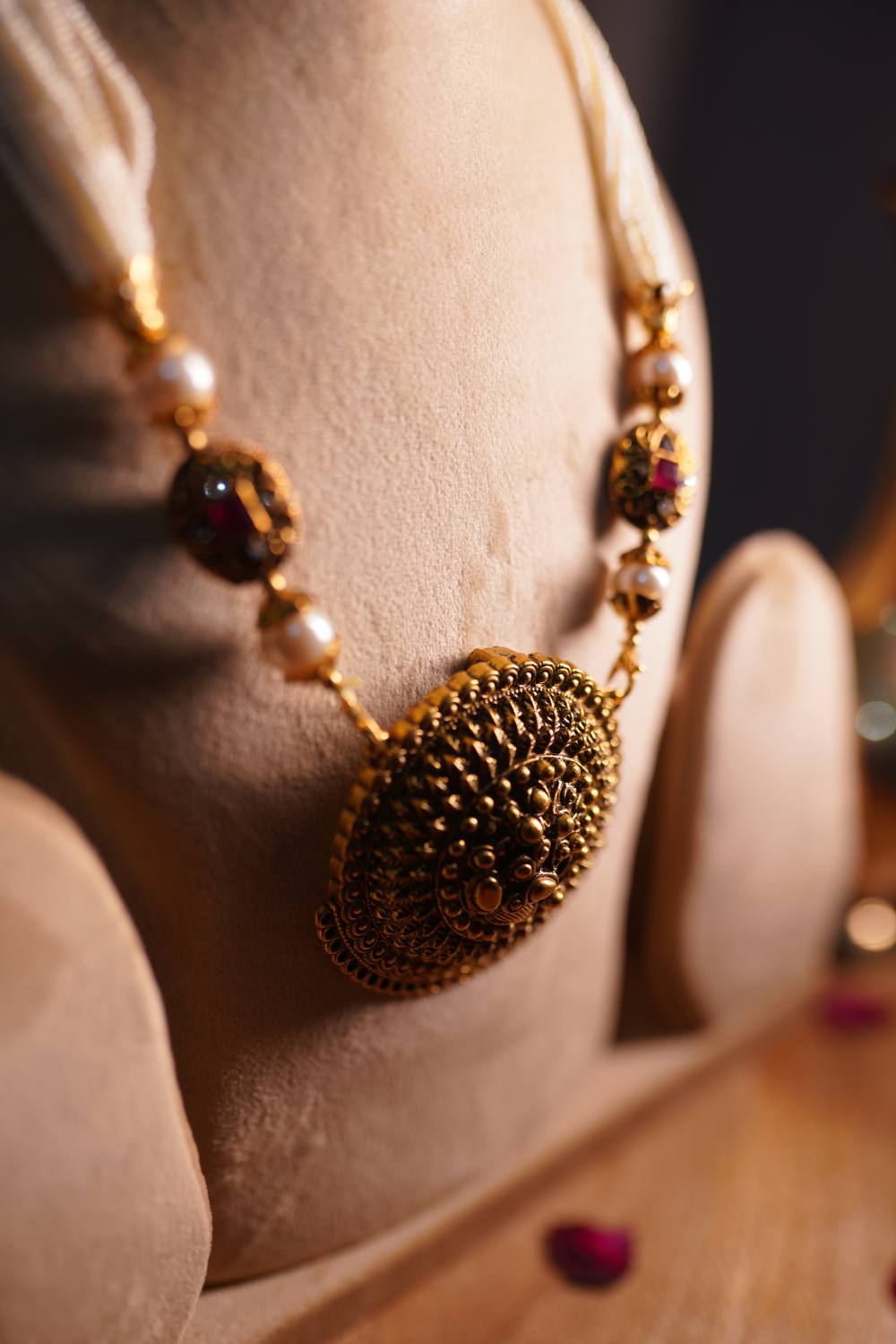 Yadi mala with emerald green stone and temple detailing